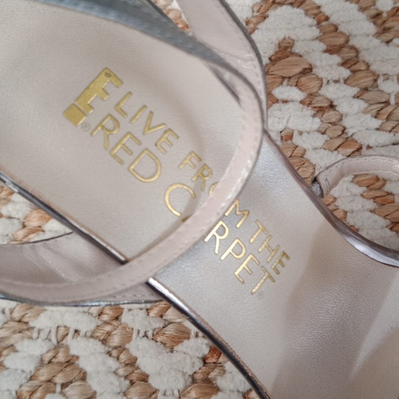 E !Live from the red carpet heels - Picture 2 of 16